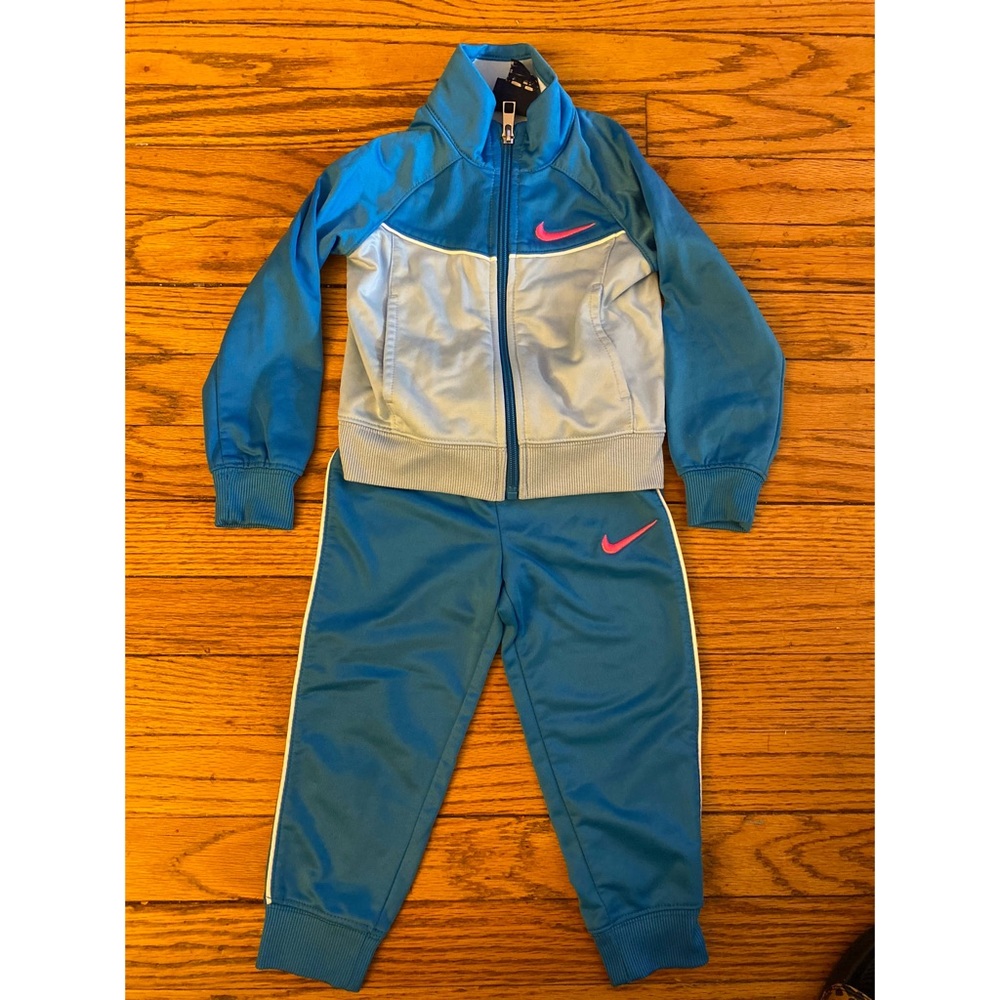 Toddler girls Nike outfit